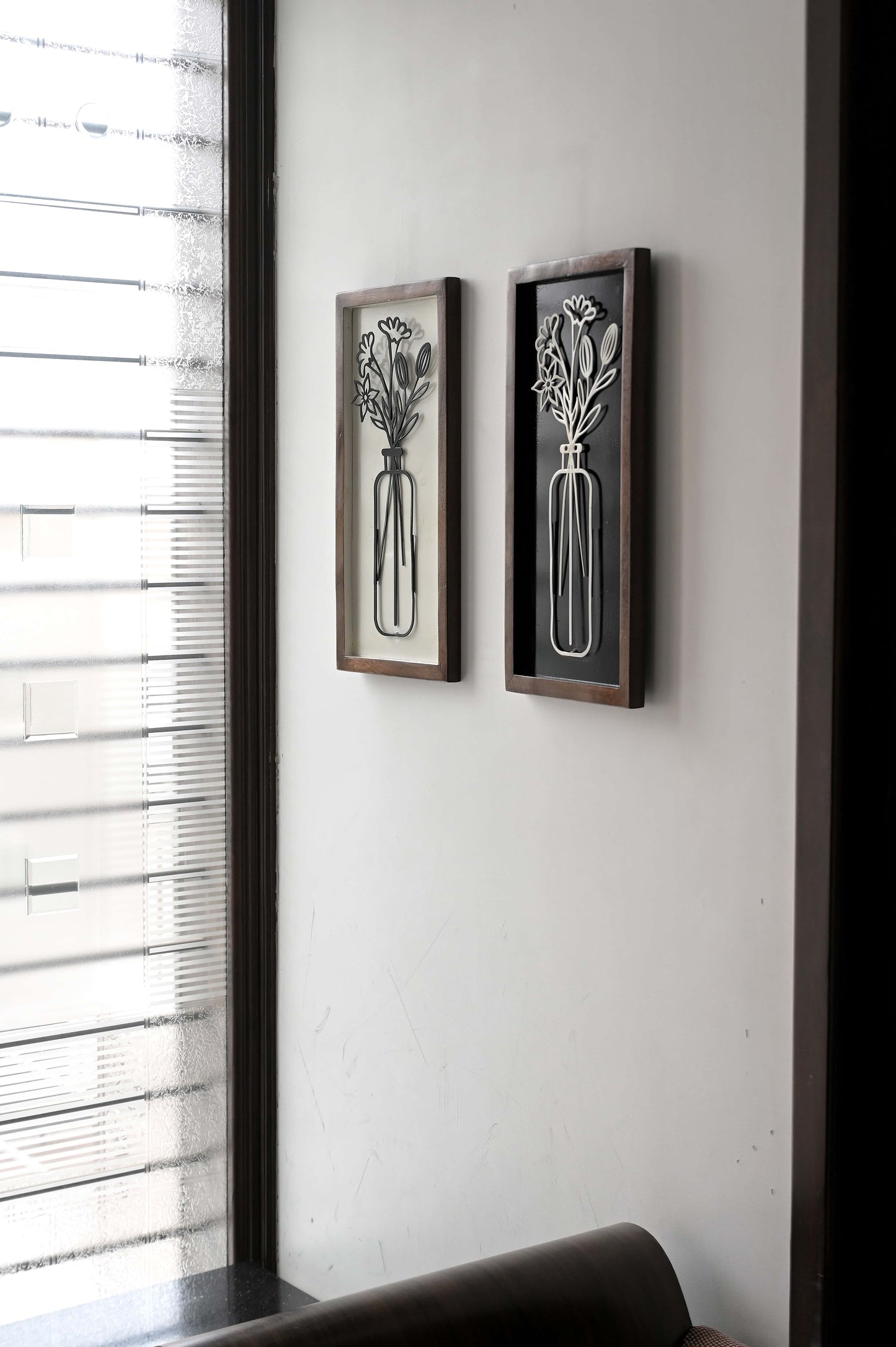 Ensemble de 2 impressions encadrées : vase bicolore minimaliste et décoration murale florale