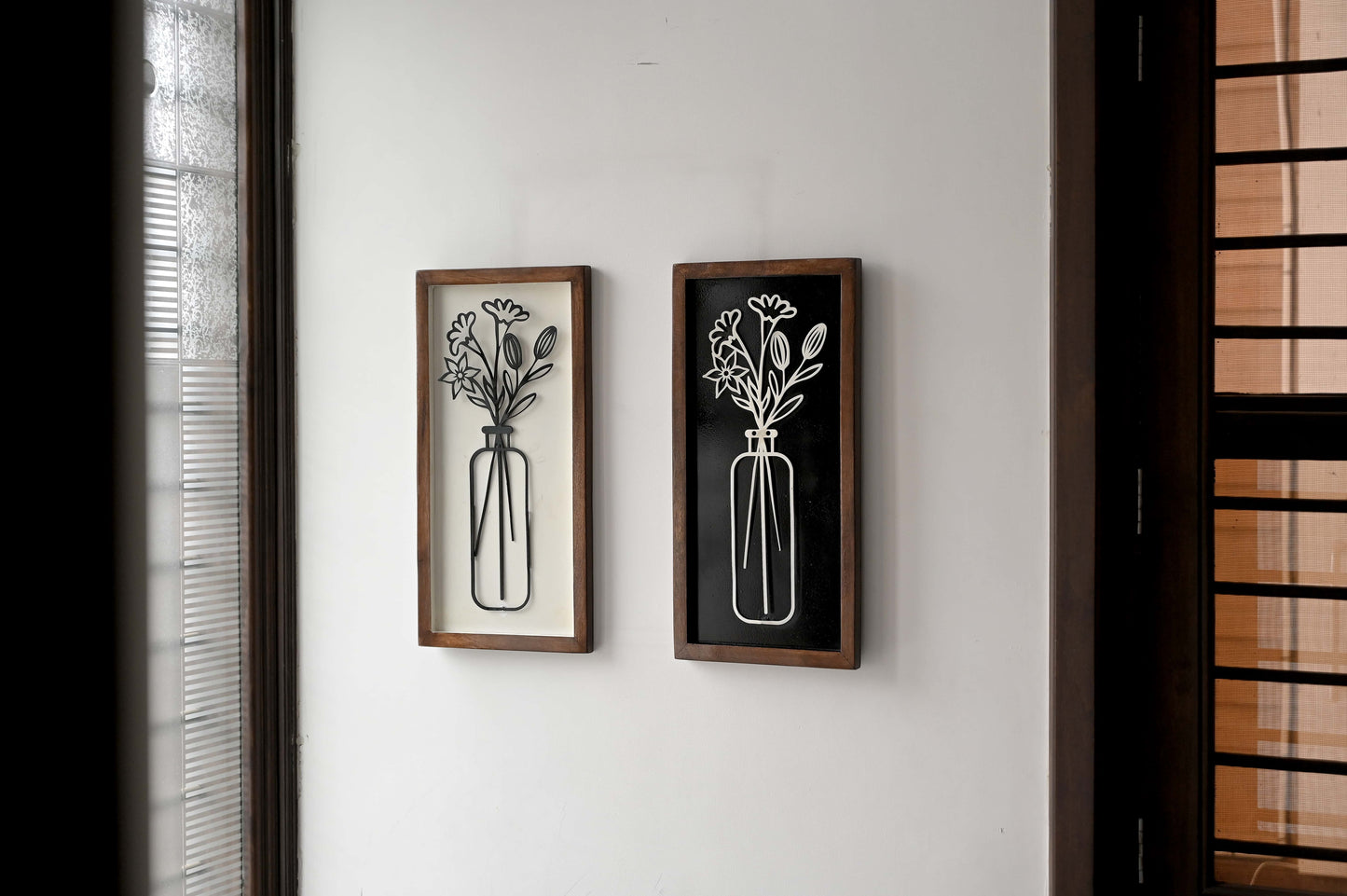 Ensemble de 2 impressions encadrées : vase bicolore minimaliste et décoration murale florale