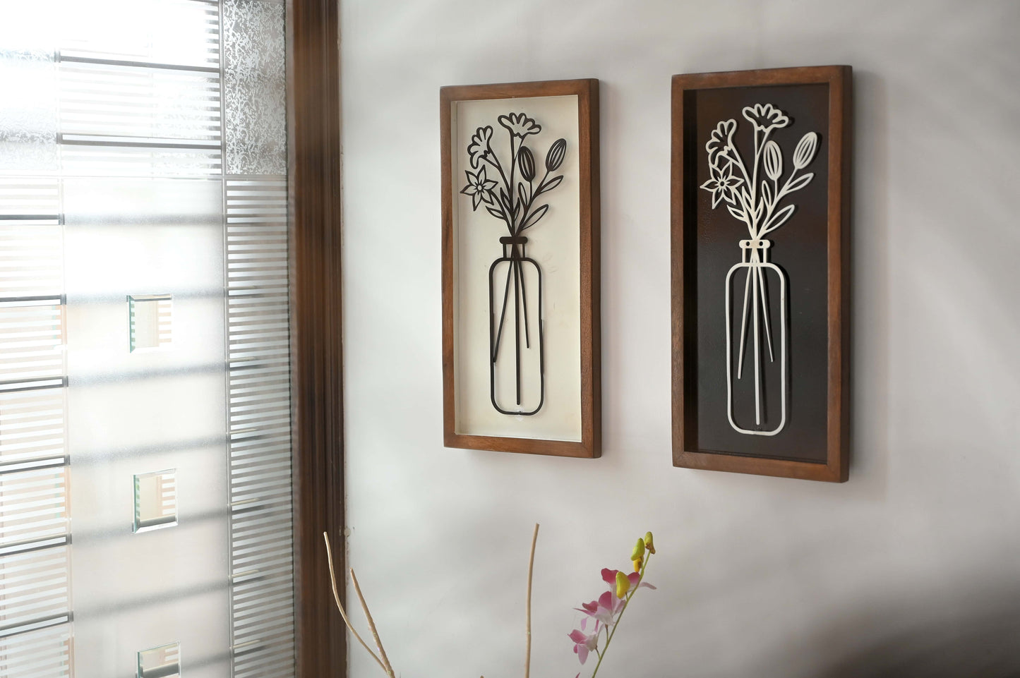 Ensemble de 2 impressions encadrées : vase bicolore minimaliste et décoration murale florale