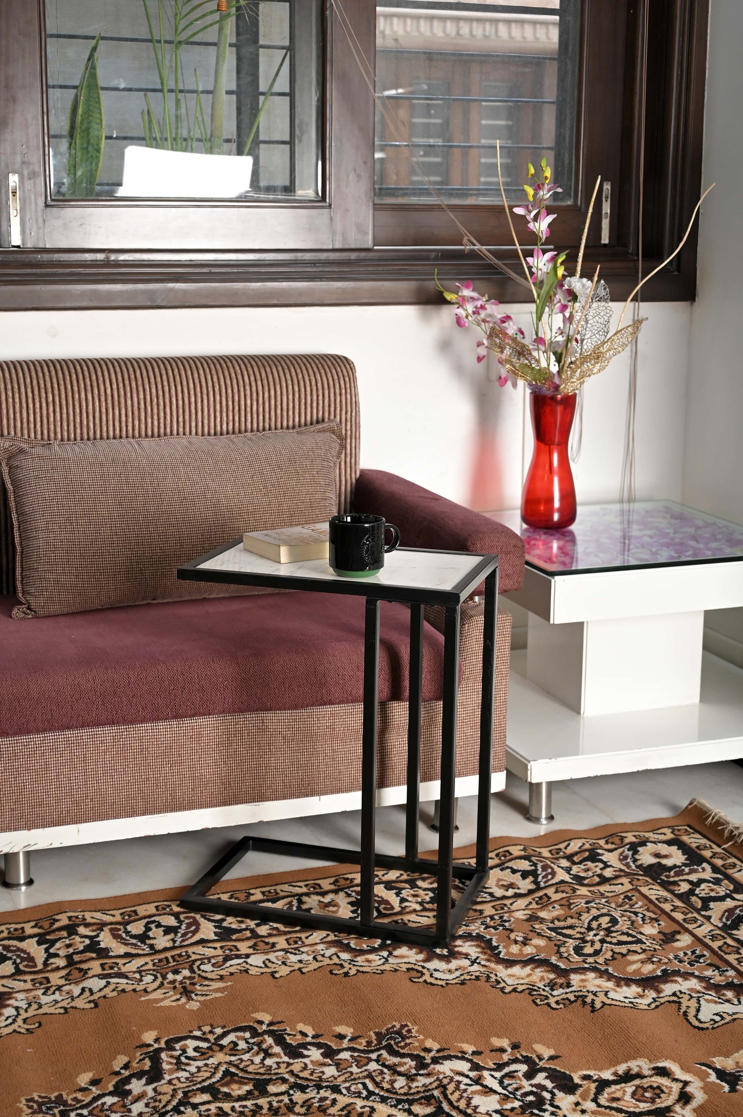 Modern Minimalist Side Table – White Marble Top & Black Metal Frame
