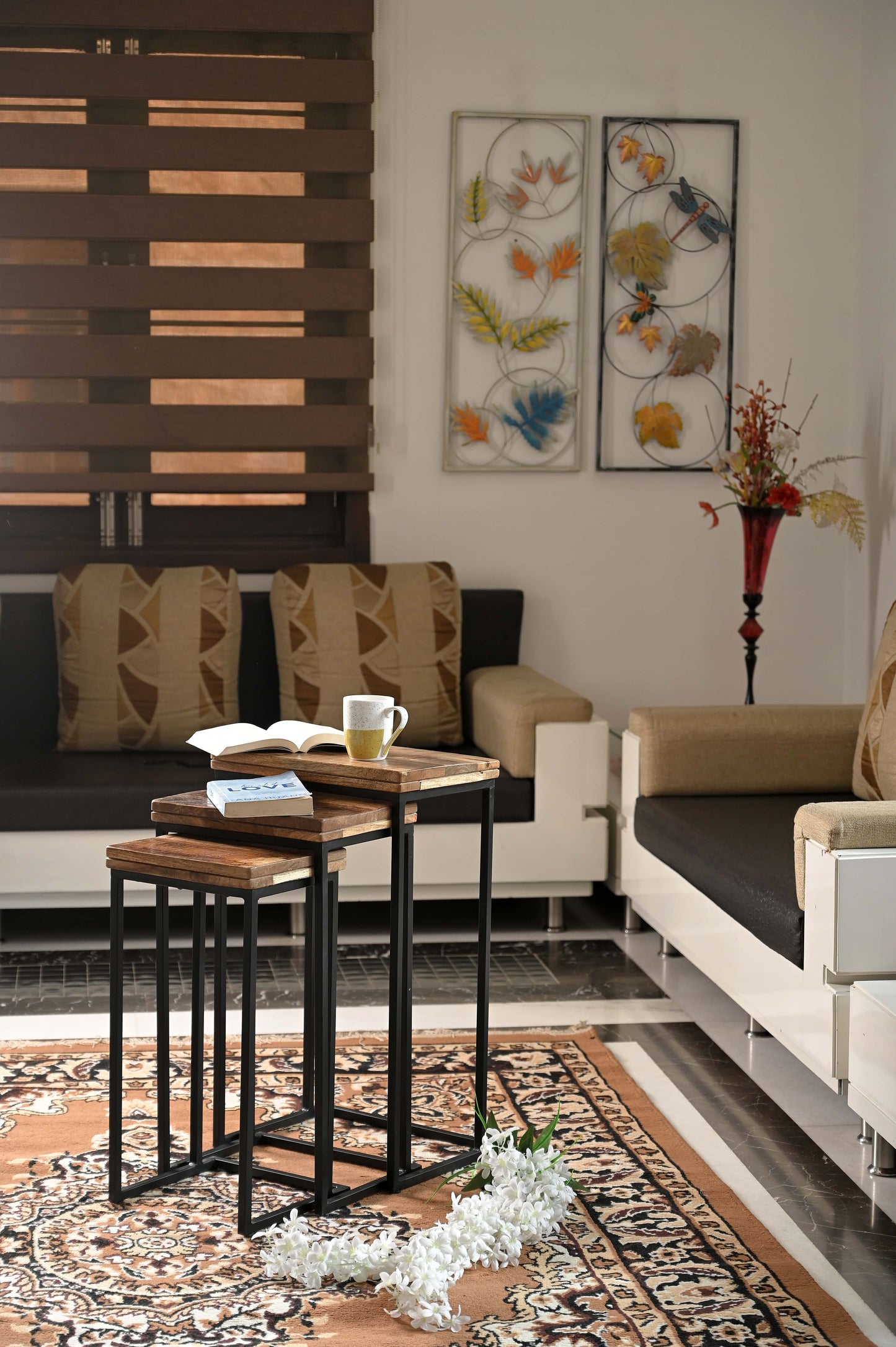 Set mit Beistelltischen im Industrial Chic – Akzenttische aus Metall und Holz (3 Stück)