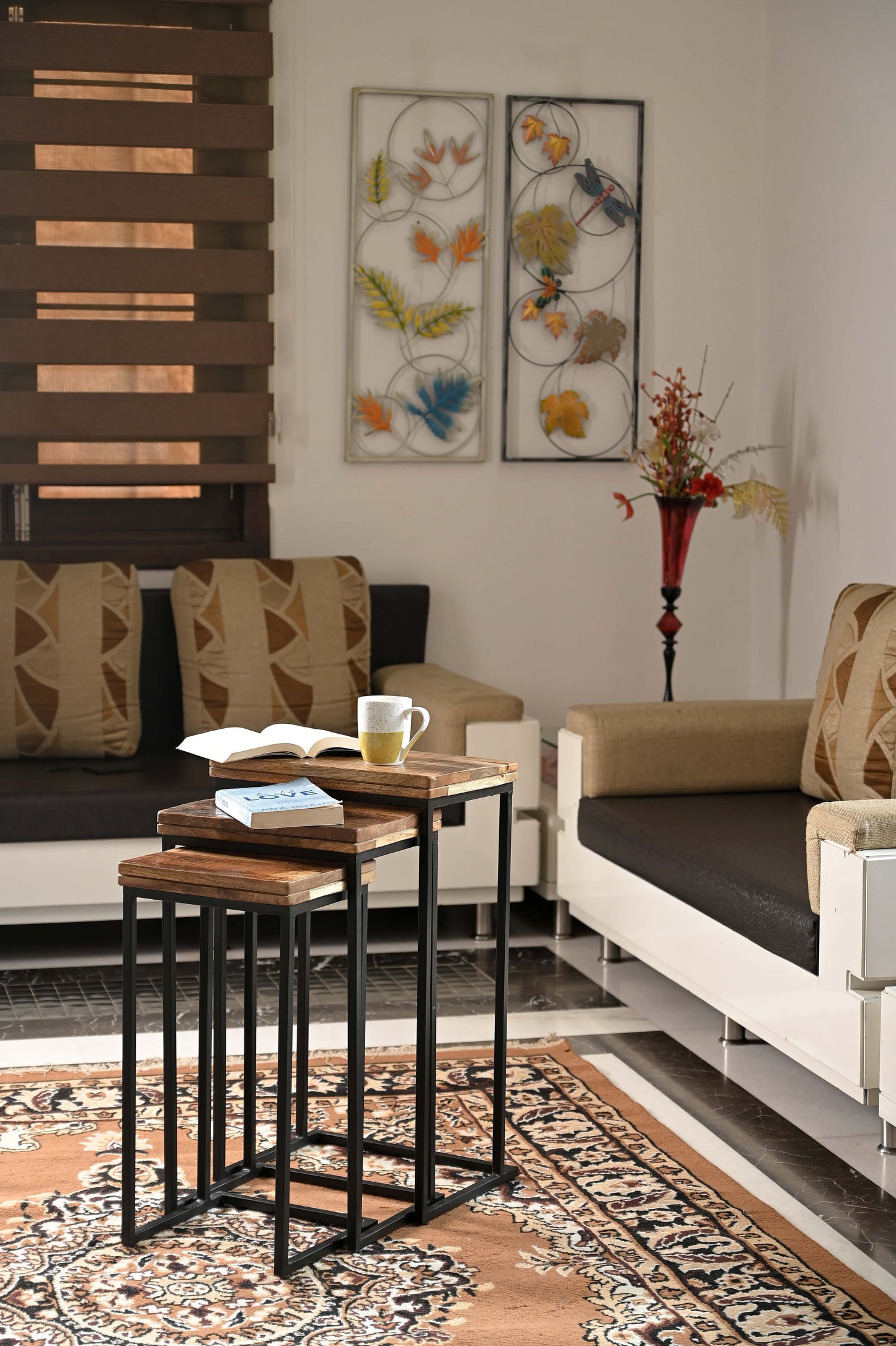 Set mit Beistelltischen im Industrial Chic – Akzenttische aus Metall und Holz (3 Stück)