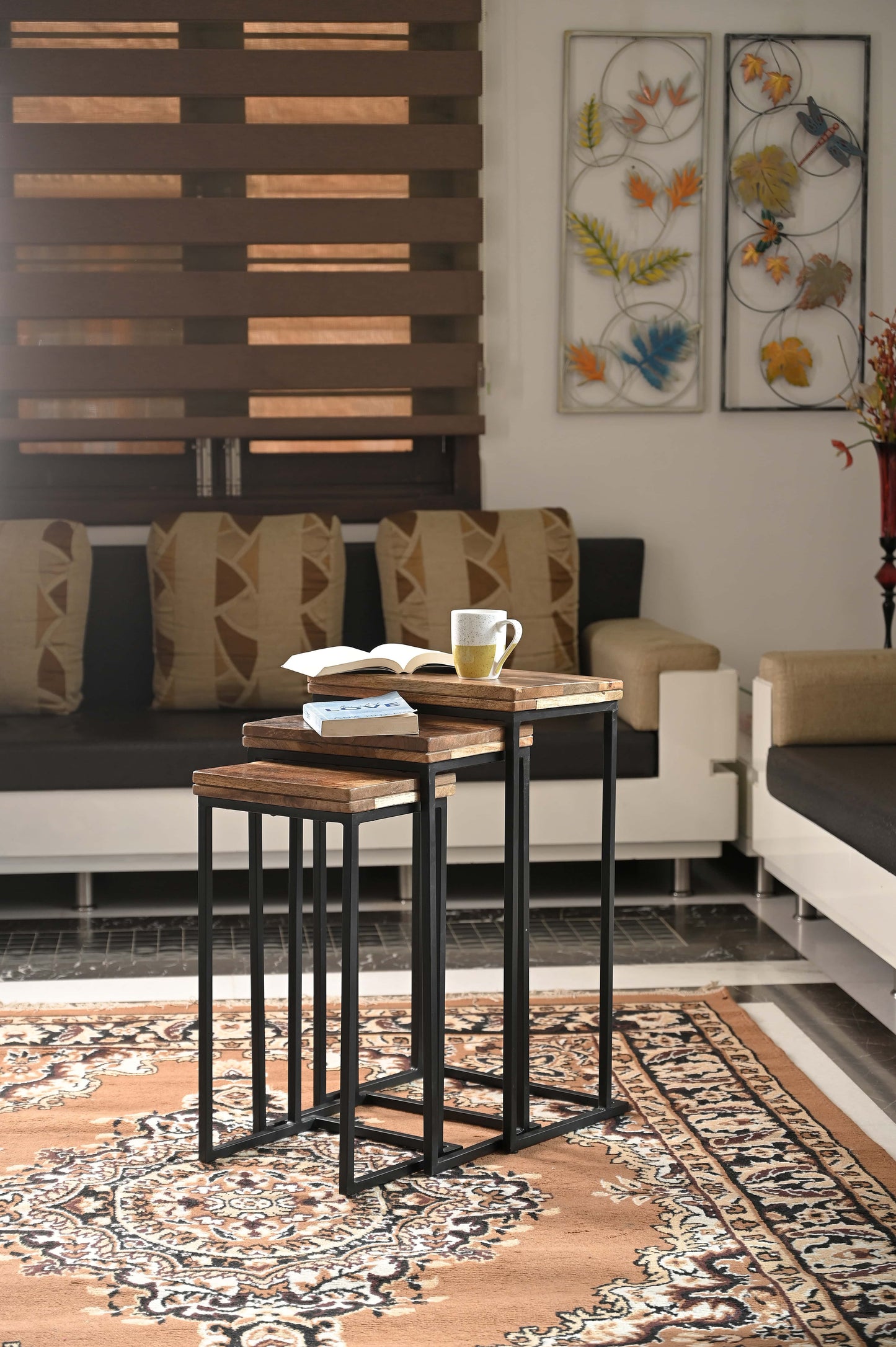 Set mit Beistelltischen im Industrial Chic – Akzenttische aus Metall und Holz (3 Stück)
