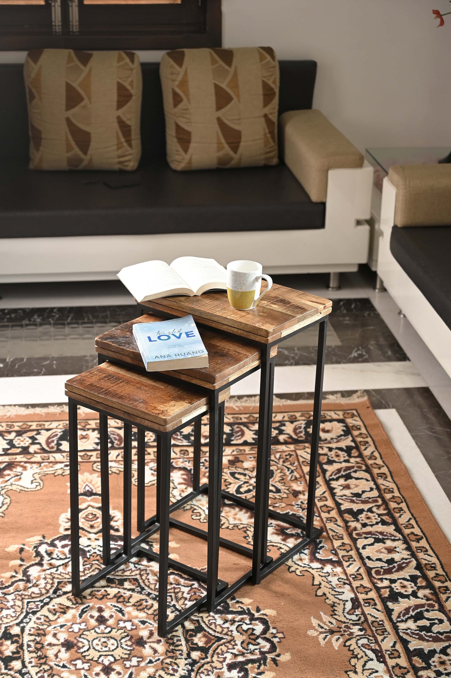 Set mit Beistelltischen im Industrial Chic – Akzenttische aus Metall und Holz (3 Stück)