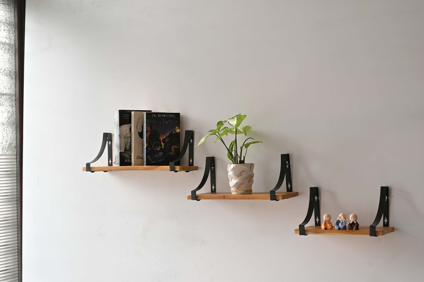 Wandregal Set aus Holz – Modernes minimalistisches 3-teiliges Regal mit Metallhalterungen iAnanas