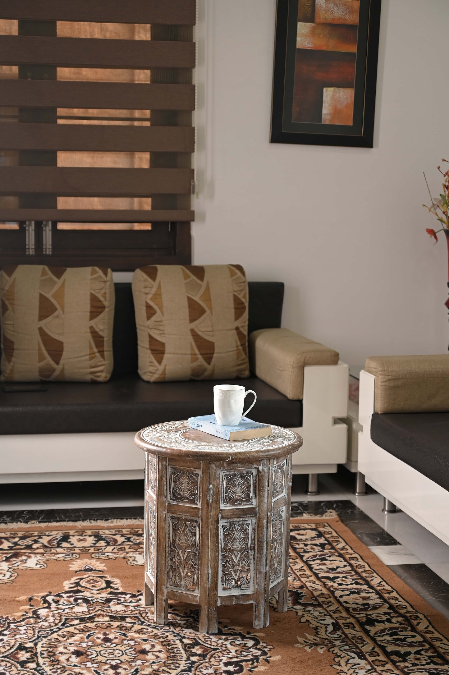 Round Antique-Style Carved Wood Side Table – Handcrafted Vintage Design