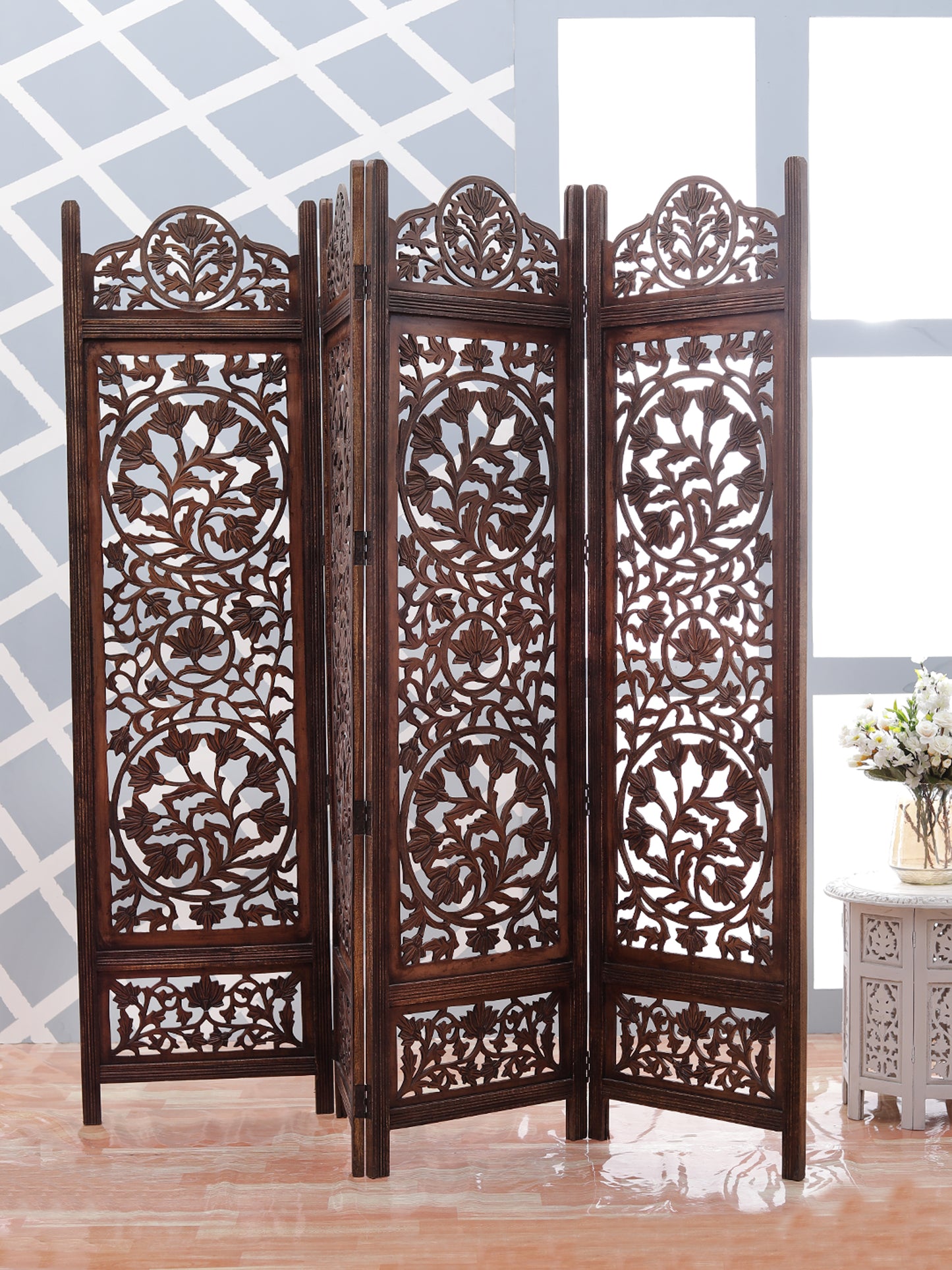 Handgefertigter Paravent aus Mangoholz und MDF mit floralen Motiven, 4-teilig, platzsparend, dekorativer Sichtschutz für Wohnzimmer, Schlafzimmer, Büro &amp; Balkon, 203x2x180 cm, Braun
