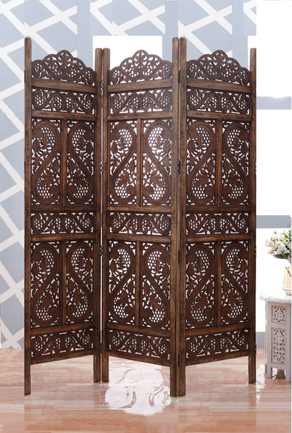 Handgefertigter Raumteiler aus Holz mit geometrischem Muster iAnanas