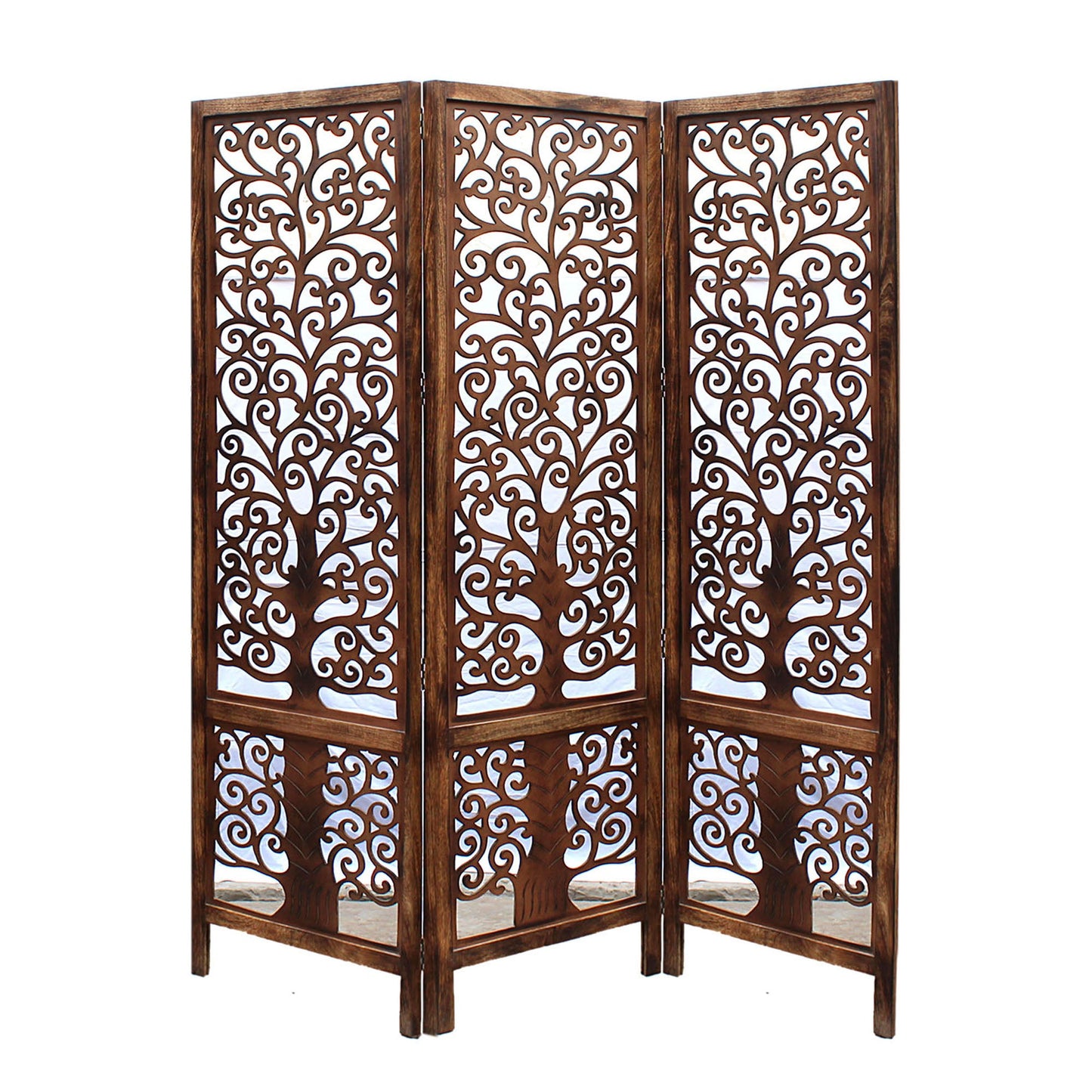 Handgefertigter Raumteiler aus Holz mit geometrischem Muster iAnanas