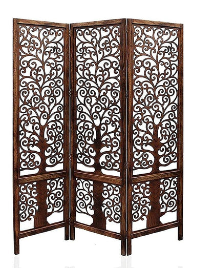 Handgefertigter Raumteiler aus Holz mit geometrischem Muster iAnanas