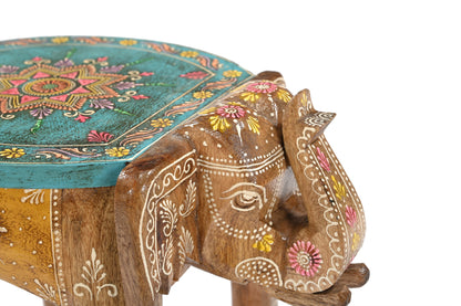 Handbemalter Holztisch – Elefanten Beistelltisch aus Mangoholz mit Mandala, detailansicht eines handgemalten Elefantentisches.