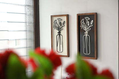 Moderne Wanddeko aus Mangoholz mit floralen Vasenmotiven im Wohnzimmer, iAnanas